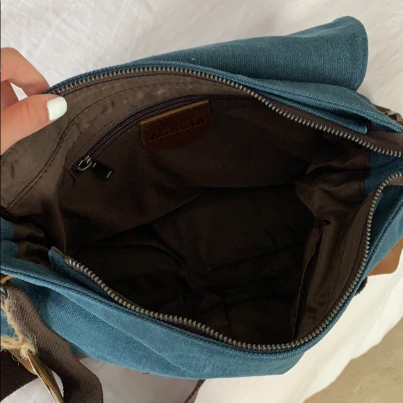 Cross body bag - Picture 3 of 5